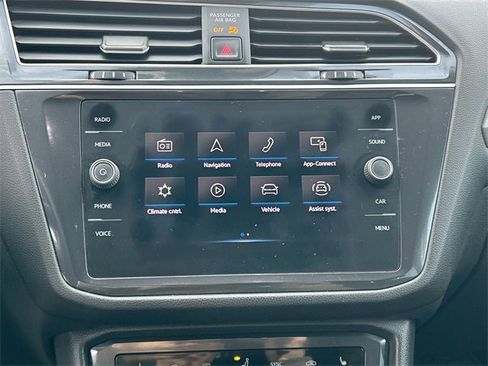 Used 2022 Volkswagen Tiguan SE image 13