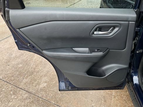 Used 2025 Nissan Rogue SV image 18