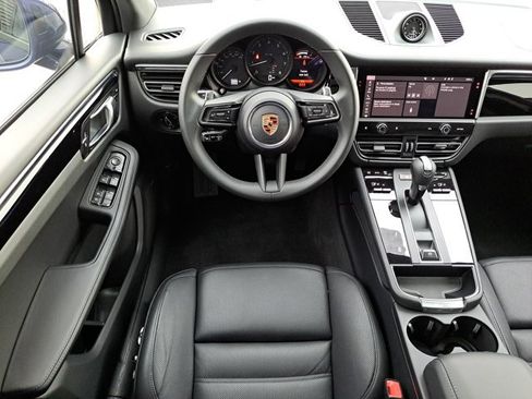 Certified 2025 Porsche Macan AWD/4WD image 17