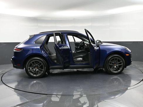 Certified 2026 Porsche Macan AWD/4WD image 36