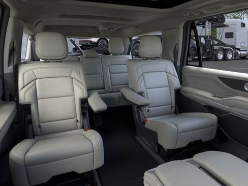 New 2026 Lincoln Navigator L Reserve AWD/4WD image 11