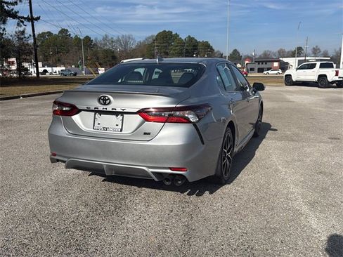 Used 2021 Toyota Camry SE w/ Carpet Mat Package (TMS) image 5