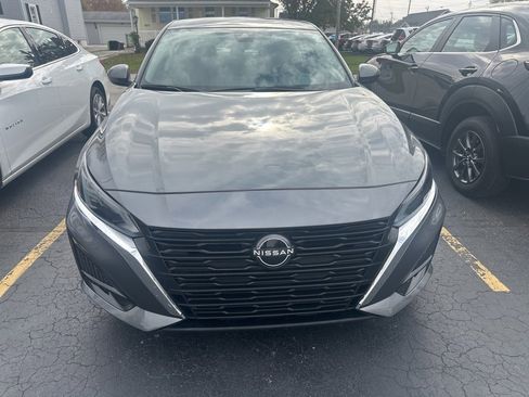 Used 2023 Nissan Altima 2.5 SV image 3