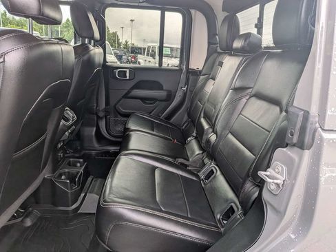 Used 2020 Jeep Gladiator Overland AWD/4WD image 13