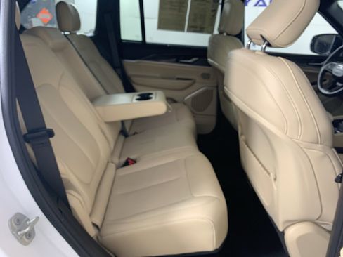 Used 2023 Jeep Grand Cherokee 4WD 4xe w/ Luxury Tech Group II image 36