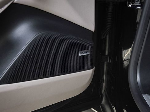 Certified 2025 Porsche Macan Electric image 21