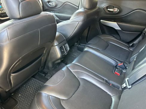 Used 2018 Jeep Cherokee Latitude Plus w/ Comfort/Convenience Group AWD/4WD image 5