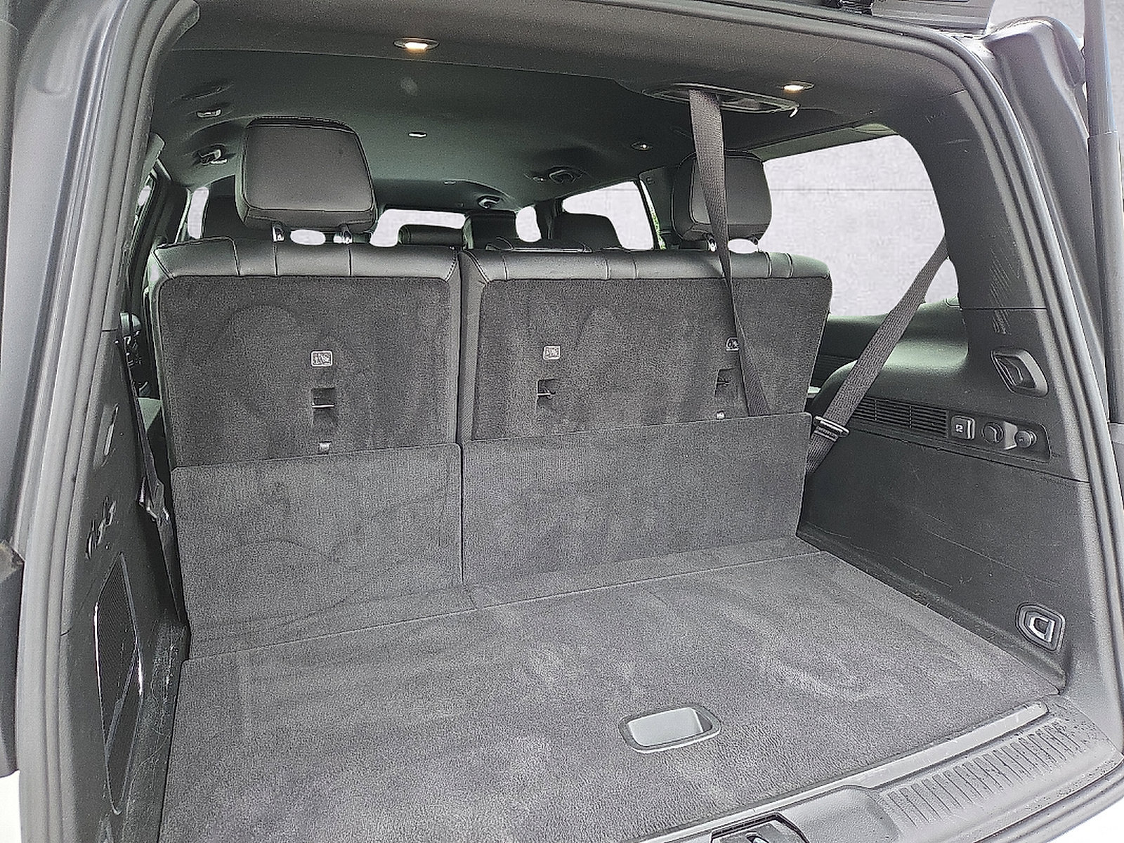 Used 2023 Jeep Wagoneer 4WD image 8