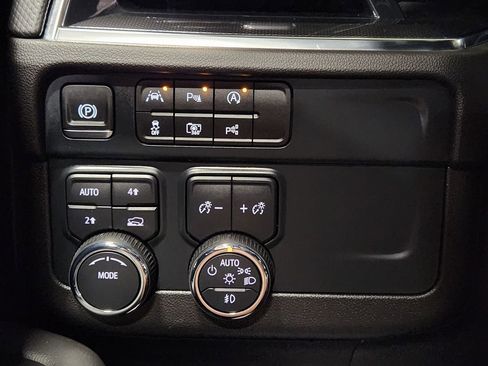 Used 2025 Chevrolet Tahoe RST w/ Comfort Package AWD/4WD image 38