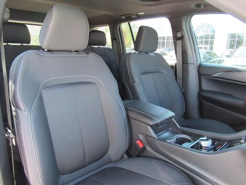 New 2025 Jeep Grand Cherokee Laredo X w/ Luxury Tech Group I image 9