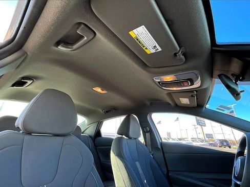 Used 2024 Hyundai Elantra SEL image 22