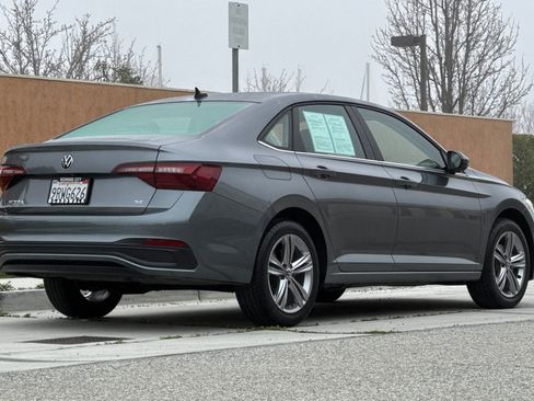Used 2022 Volkswagen Jetta SE image 4