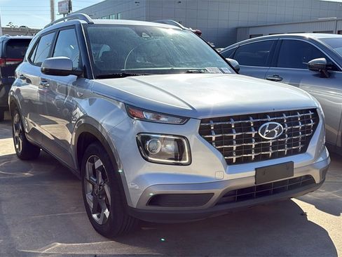 Used 2021 Hyundai Venue SEL image 3