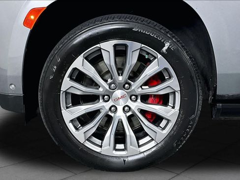 Used 2023 GMC Yukon Denali w/ Denali Reserve Package RWD image 11