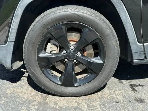 Used 2017 Jeep Cherokee Limited FWD image 29