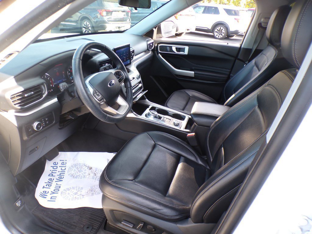 Used 2021 Ford Explorer XLT w/ Equipment Group 202A AWD/4WD image 48