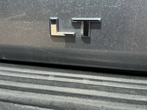 Used 2021 Chevrolet Suburban LT w/ LT Signature Package RWD image 21