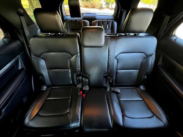 Used 2019 Ford Explorer XLT w/ Equipment Group 202A AWD/4WD image 32