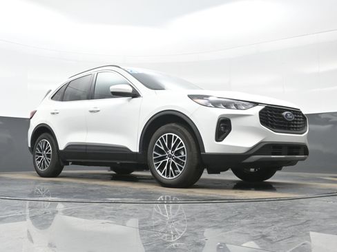 Used 2025 Ford Escape SE FWD image 34