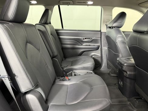 Used 2024 Toyota Grand Highlander AWD image 10