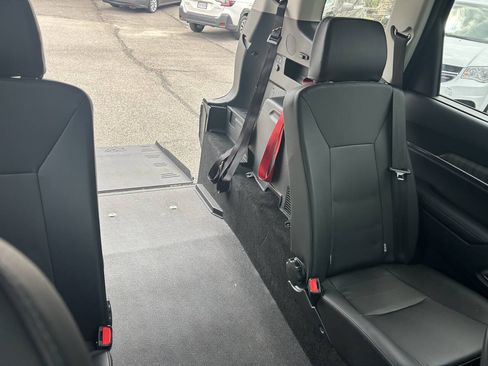 Used 2025 Kia Telluride EX w/ EX Captain's Chair Package FWD image 7