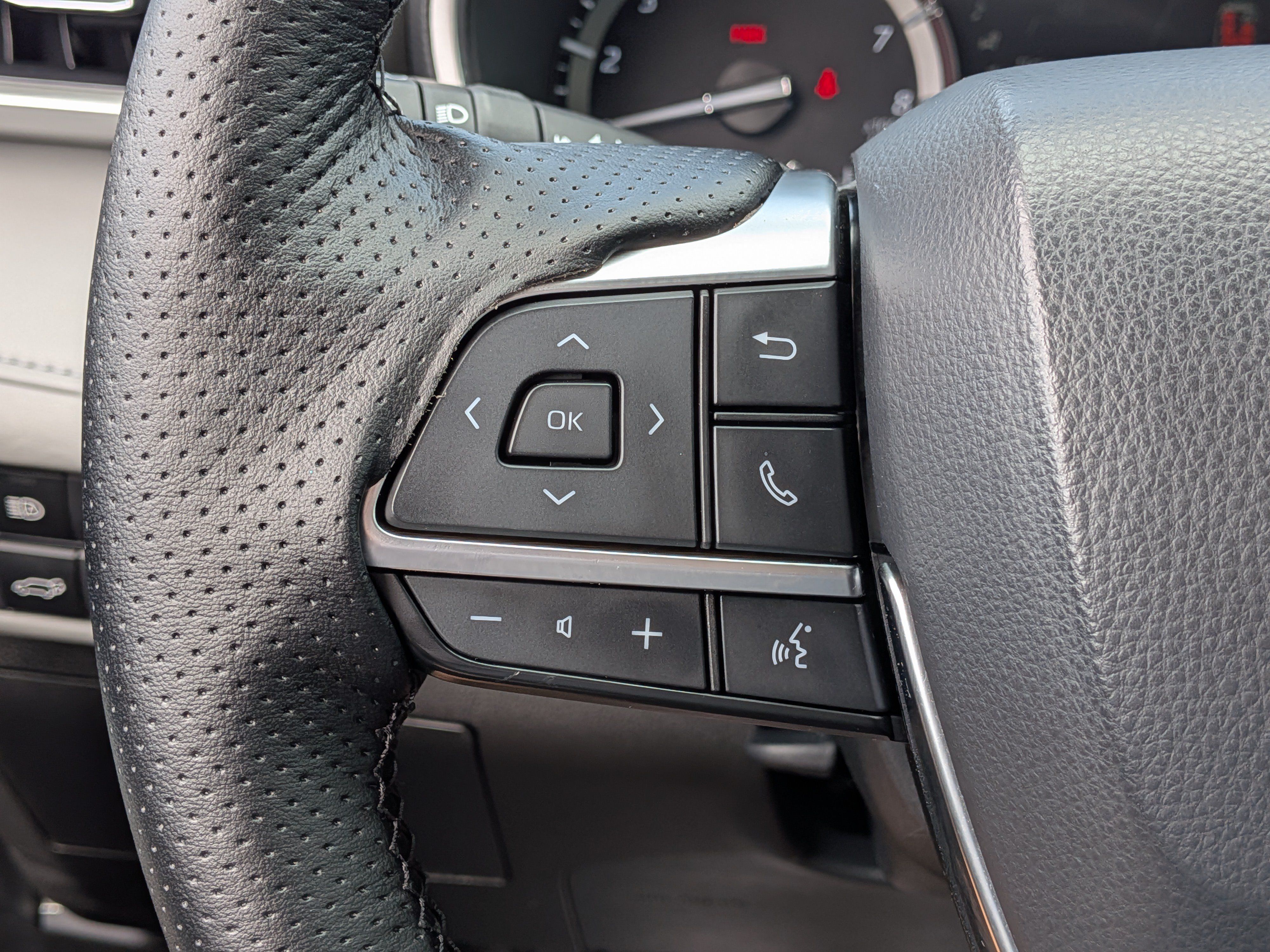 Used 2021 Toyota Highlander XLE AWD/4WD image 26