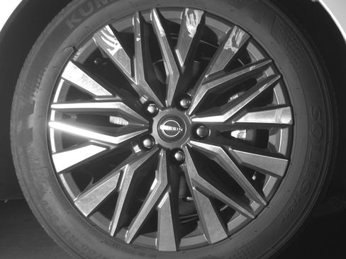 Used 2025 Nissan Altima 2.5 SV image 13