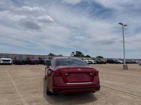 Certified 2023 Nissan Altima 2.5 SL FWD image 19