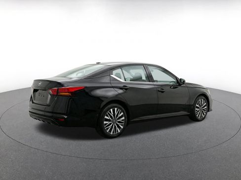 Used 2025 Nissan Altima 2.5 SV FWD image 7