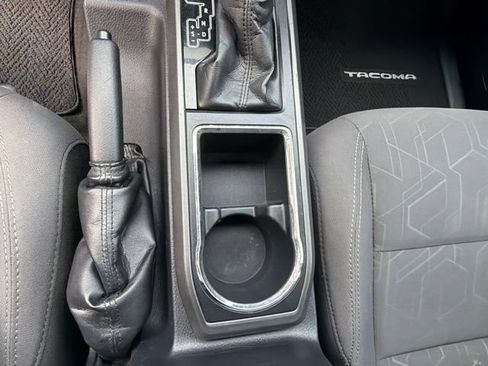 Used 2017 Toyota Tacoma TRD Off-Road w/ Tow Package (A/T) AWD/4WD image 69