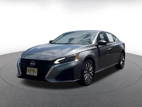 Used 2025 Nissan Altima 2.5 SV FWD image 7