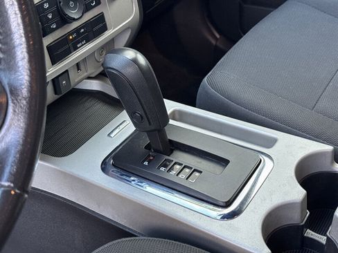 Used 2009 Ford Escape XLT image 12