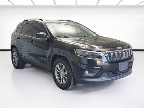 Used 2019 Jeep Cherokee Latitude Plus w/ Comfort/Convenience Group image 3
