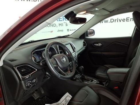 Used 2019 Jeep Cherokee Trailhawk w/ Cold Weather Group image 12