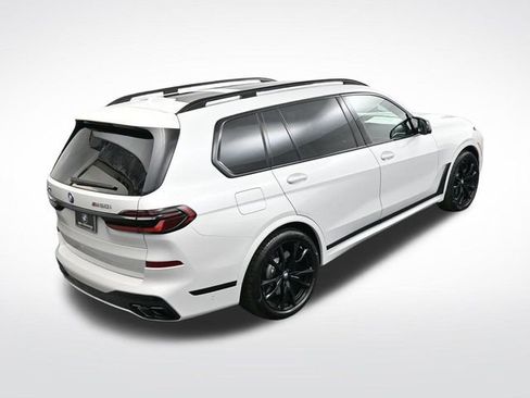 New 2026 BMW X7 M60i image 23