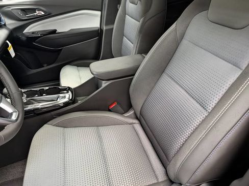 New 2026 Chevrolet Trax LT w/ Sunroof Package FWD image 9