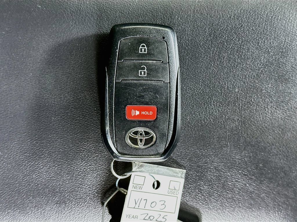 Used 2025 Toyota Prius LE FWD image 35