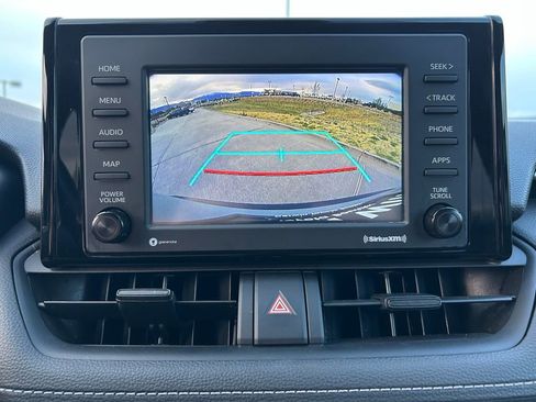 Used 2022 Toyota RAV4 XLE AWD/4WD image 17