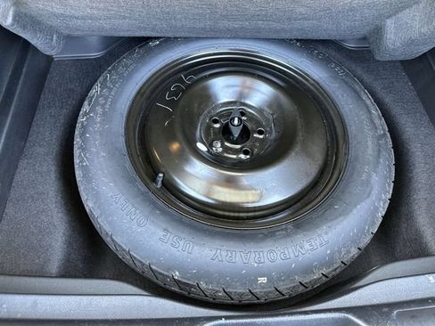 Used 2019 Jeep Cherokee Latitude Plus AWD/4WD image 28