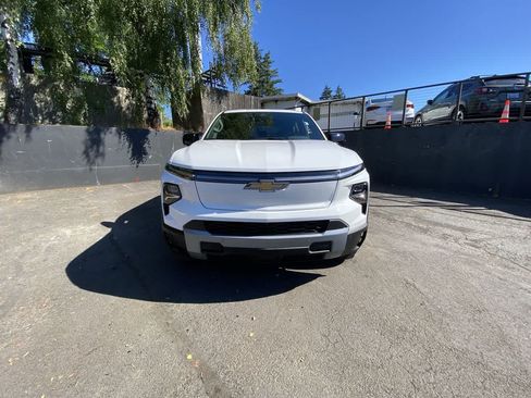 Used 2026 Chevrolet Silverado EV LT AWD/4WD image 9
