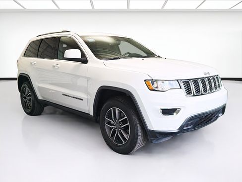 Used 2019 Jeep Grand Cherokee Laredo w/ Laredo X Package image 3