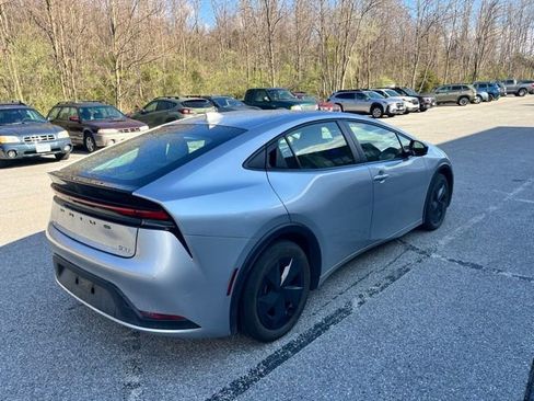 Used 2024 Toyota Prius LE image 7