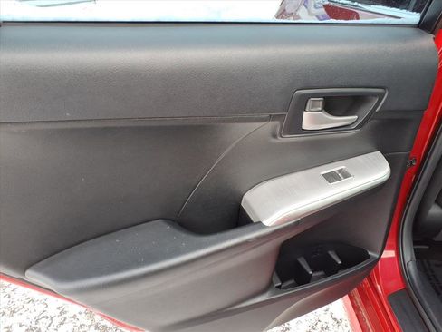Used 2014 Toyota Camry L image 8