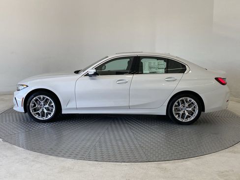 Used 2025 BMW 330i xDrive Sedan w/ Convenience Package image 2