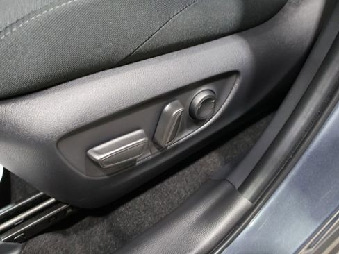 Used 2024 Toyota Venza LE AWD/4WD image 10