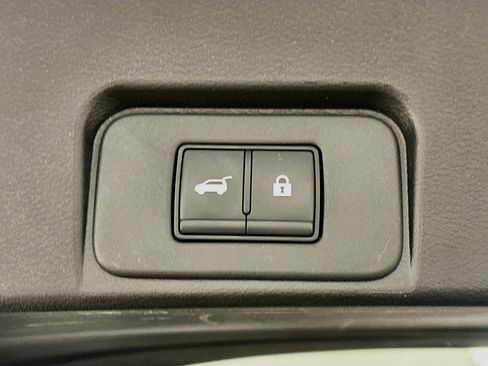 Used 2025 Nissan Rogue SV AWD/4WD image 30