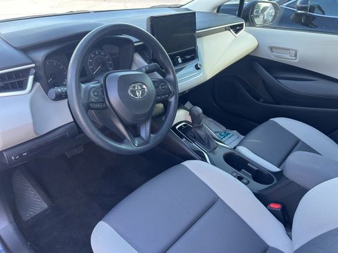 Used 2025 Toyota Corolla LE FWD image 9