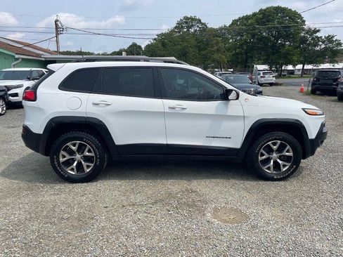 Used 2017 Jeep Cherokee Trailhawk AWD/4WD image 9