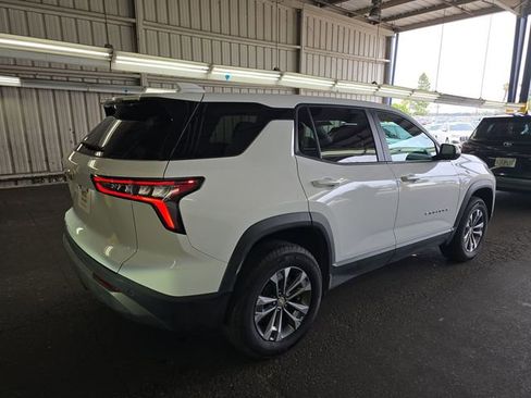 Used 2025 Chevrolet Equinox LT AWD/4WD image 2