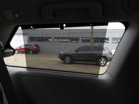 Used 2015 Toyota Sienna LE image 26